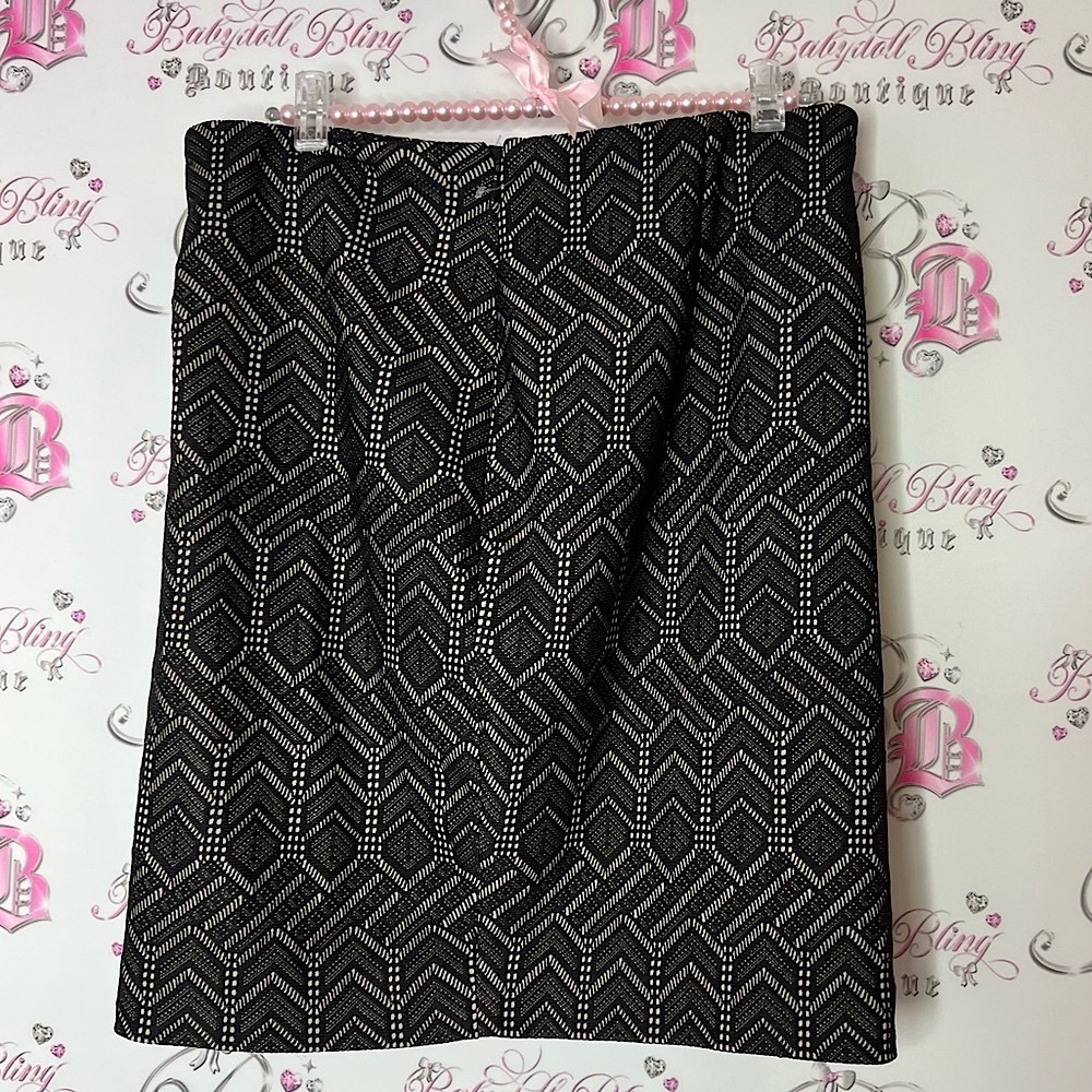 Ann Taylor Black and Silver Pencil Skirt Lacie Aztec lace style black beige